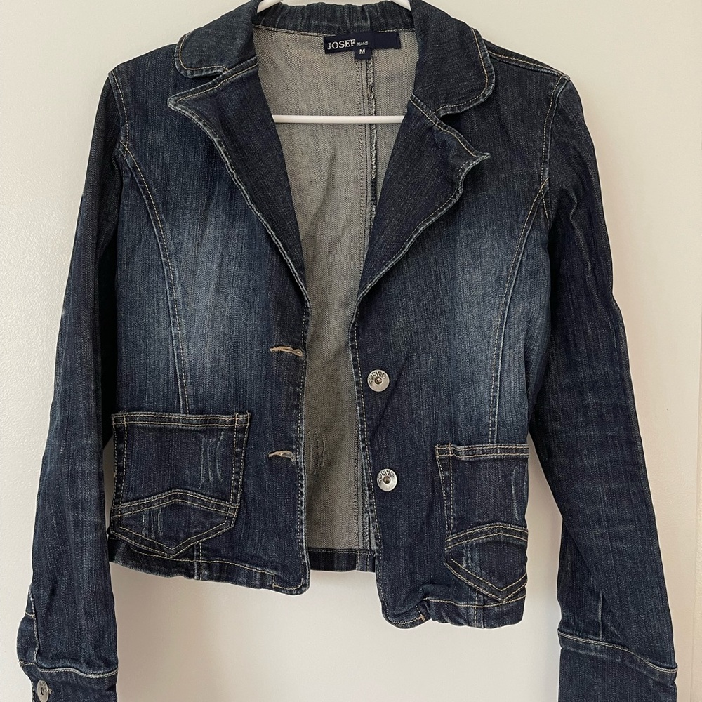 blue jean jacket great for business meeting or casual dates
